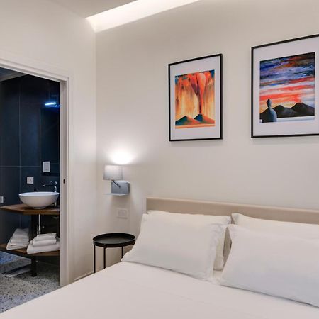 نابولي Well Suites - Piazza Dei Martiri المظهر الخارجي الصورة