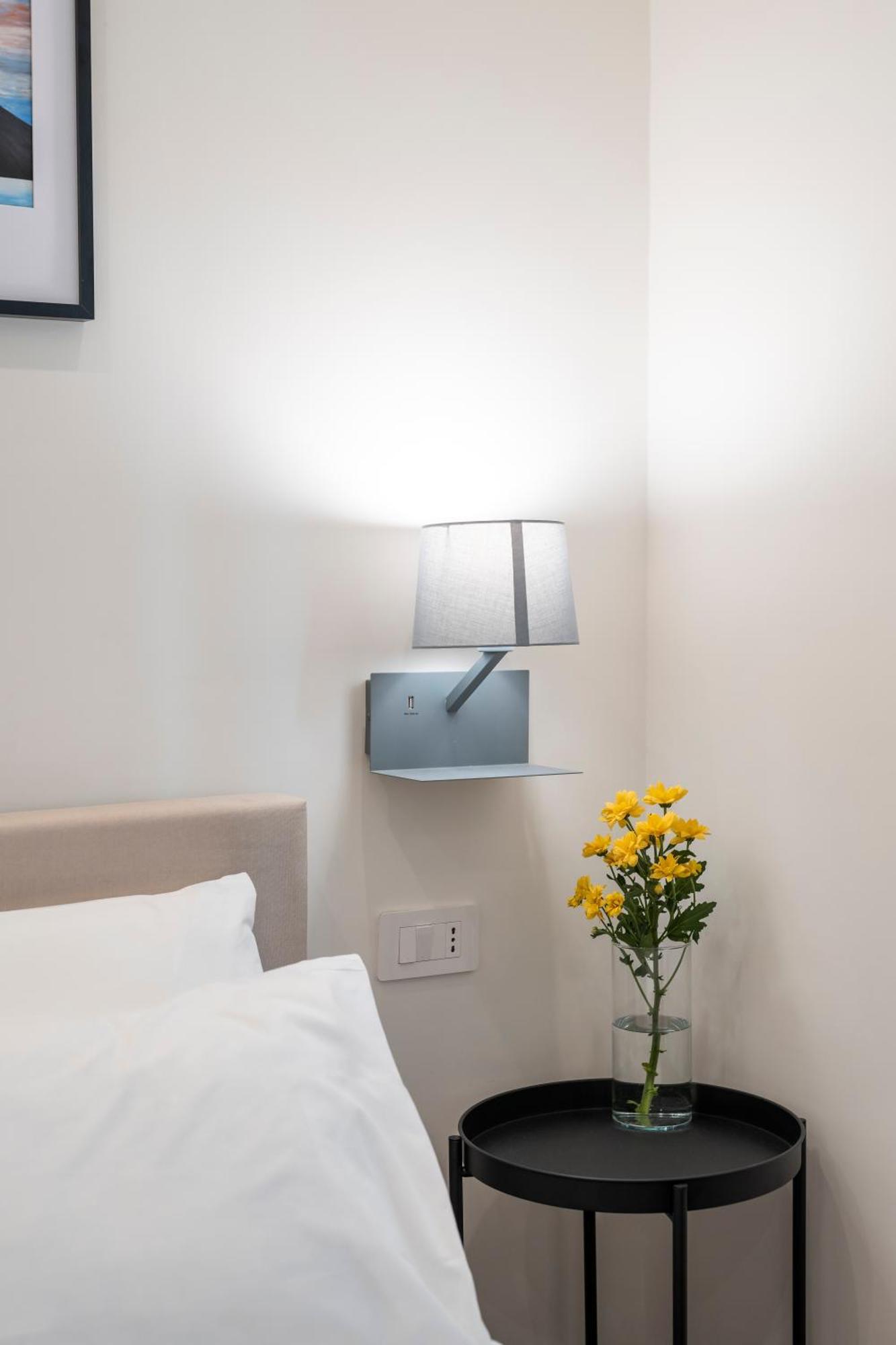 نابولي Well Suites - Piazza Dei Martiri المظهر الخارجي الصورة